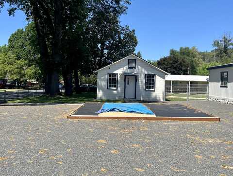 401 Broadway Street, Rogue River, OR 97537