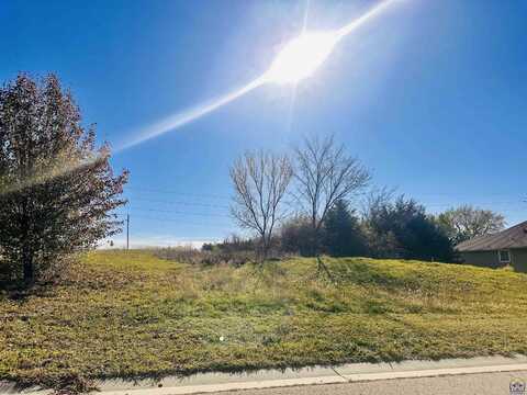 7401 SW Kings Forest CT, Topeka, KS 66610