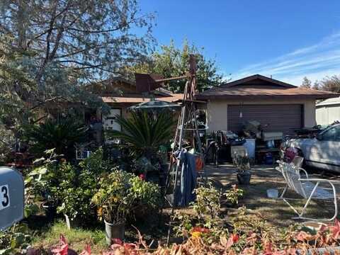 453 N Oakview Avenue, Farmersville, CA 93223