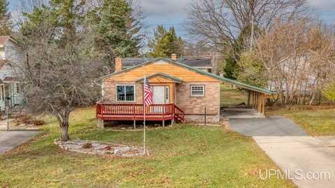 720 E Smith, Iron Mountain, MI 49801