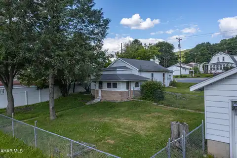 1016 E Pleasant Valley Boulevard, Altoona, PA 16602