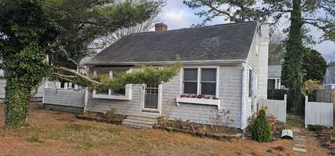 10 Grindell Avenue, Dennis Port, MA 02639