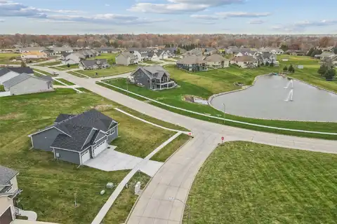 1800 Lakeview Drive, Pella, IA 50219