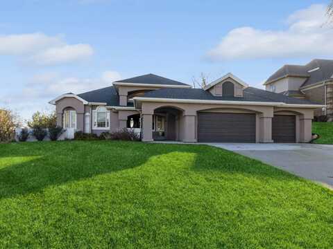 1885 Glen Oaks Drive, West Des Moines, IA 50266