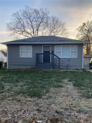 407 S Hocker Avenue, Independence, MO 64050