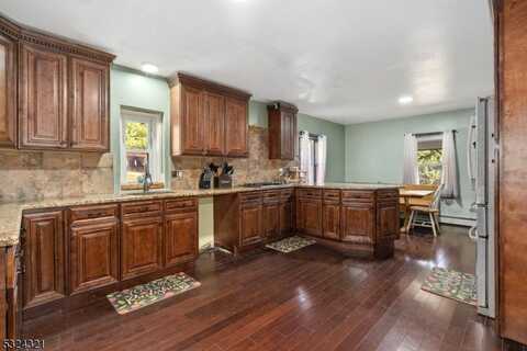 47 Lake Wallkill Rd, Vernon, NJ 07461