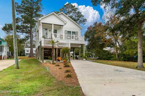 307 Vandemere Street, Oriental, NC 28571