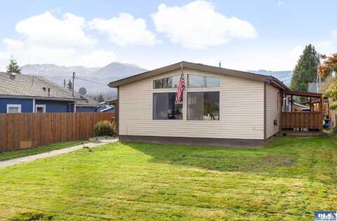 1014 W 11th Street, Port Angeles, WA 98363