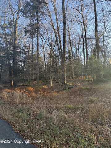 199 Navajo Trail, Gouldsboro, PA 18424