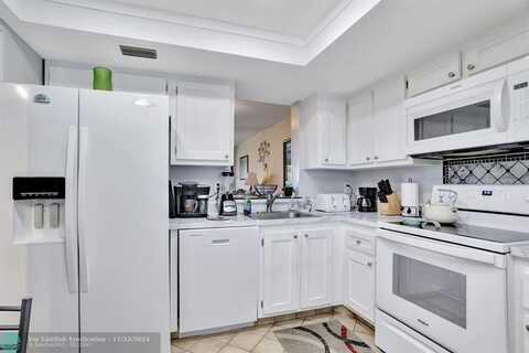 7610 NW 18th St, Margate, FL 33063