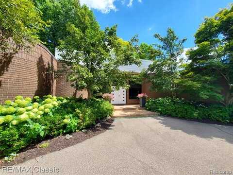 5380 WOODLANDS ESTATES Drive S, Bloomfield Hills, MI 48302