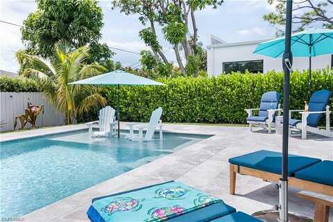 682 95th, NAPLES, FL 34108