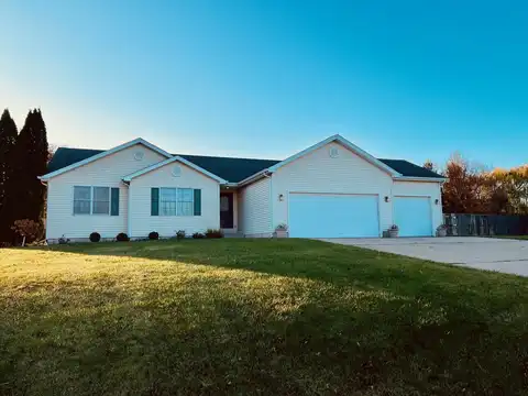 5806 S Indian Trail, Rochelle, IL 61068