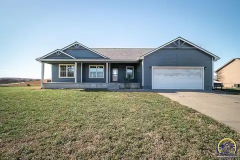 105 Sunset LN, Maple Hill, KS 66507