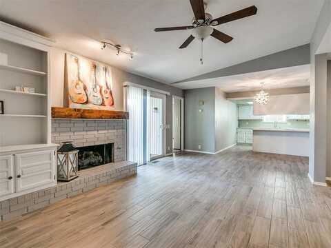 10208 Hollyhead Way, Yukon, OK 73099