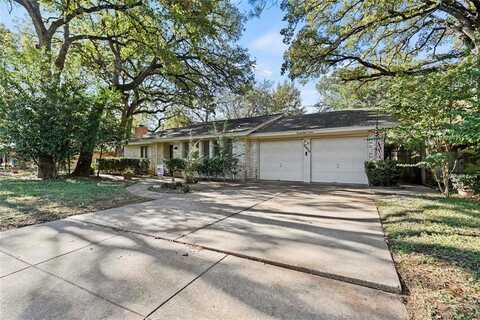 2820 Blackwood Drive, Arlington, TX 76013