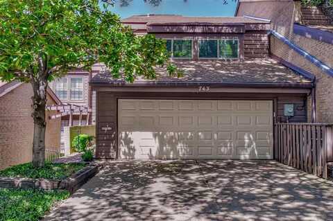 743 Oakwood Trail, Fort Worth, TX 76112