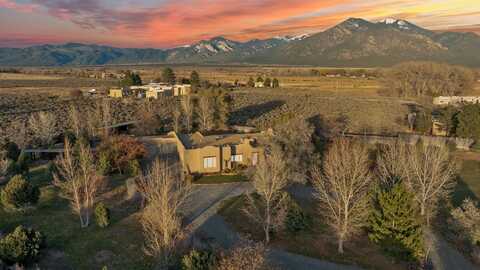 19 North Mesa, El Prado, NM 87529