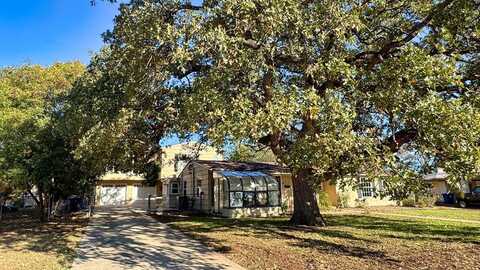 918 Cypress St, Kerrville, TX 78028