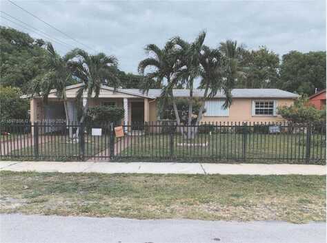 421 NW 184th Ter, Miami Gardens, FL 33169