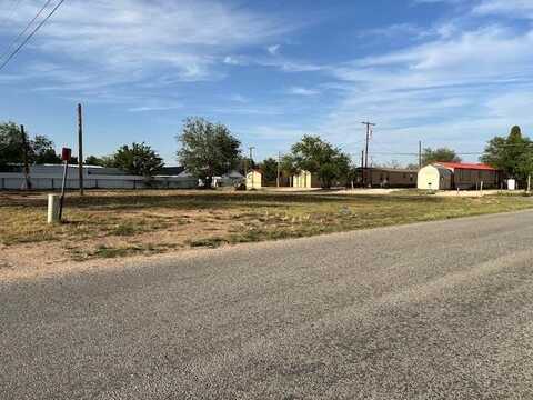 203 NE 5th St, Seminole, TX 79360