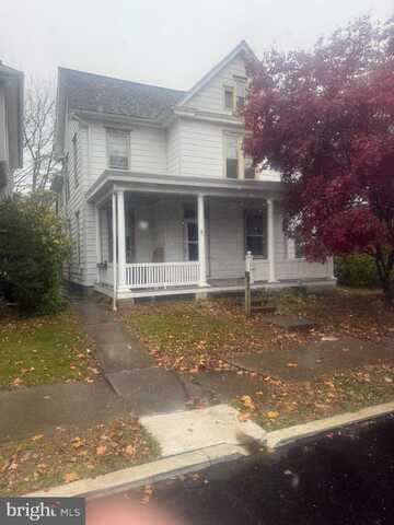 246 S SPRUCE STREET, 1ST FLOOR, LITITZ, PA 17543