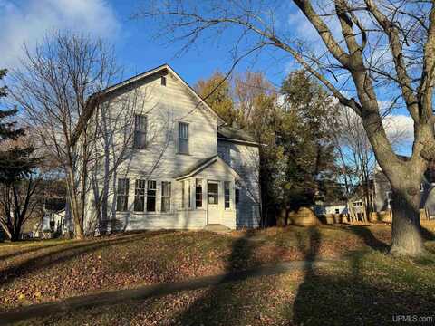 616 E B, Iron Mountain, MI 49801