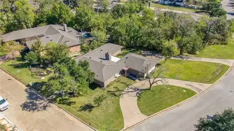 1314 Brook Hollow Way, Bryan, TX 77802