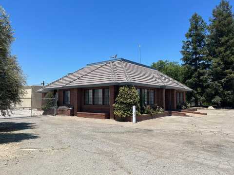 3025 Chateau Fresno Avenue N, Fresno, CA 93723