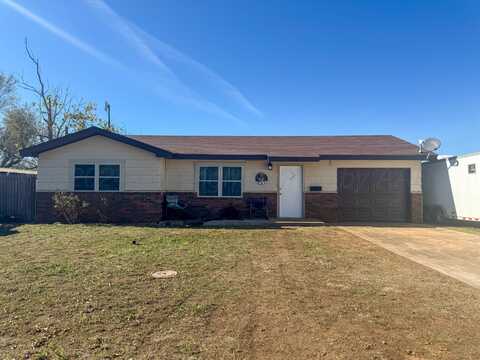 707 N Arkansas Street, Shamrock, TX 79079