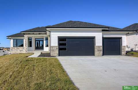 5426 Kestrel Parkway, Elkhorn, NE 68022