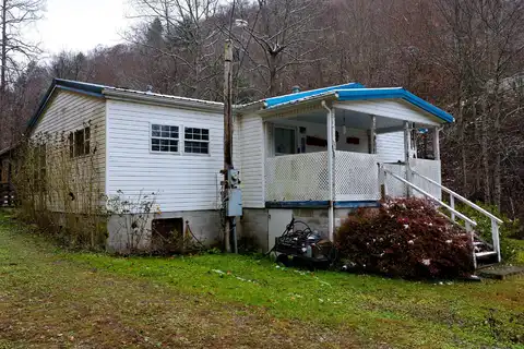 831 Beech Bottom Branch, Wooton, KY 41776