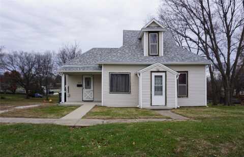 513 W Hutchings Street, Winterset, IA 50273