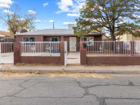 205 GLORIETA Street NE, Albuquerque, NM 87123