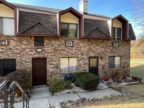 28 Great Gorge Ter, Vernon, NJ 07462