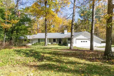 160 Murwood Drive, Moreland Hills, OH 44022