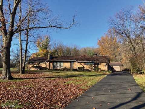 1555 Sharon Hogue Road, Masury, OH 44438