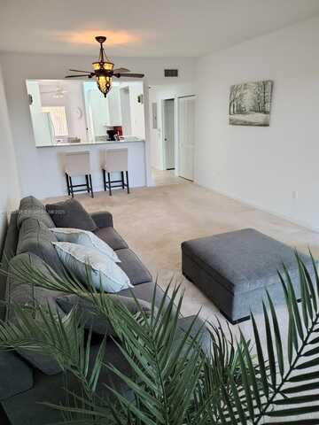 7725 Yardley Dr Bldg B, Tamarac, FL 33321