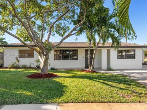 8 SW 11th St, Deerfield Beach, FL 33441