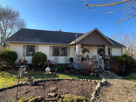 744 Diamond Alley, Millersburg, OH 44654