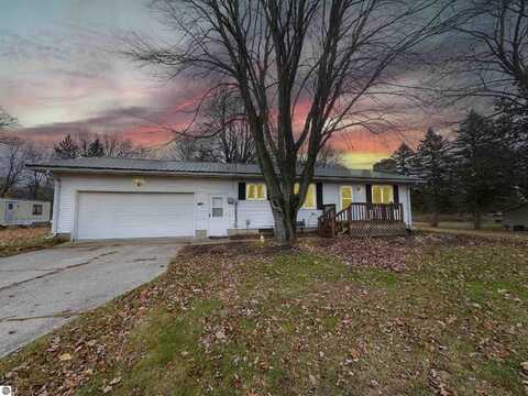 8074 N Pine Grove, Vestaburg, MI 48891