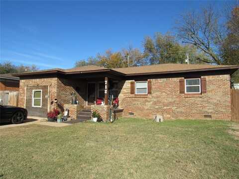 712 Cinmac Street, Lindsay, OK 73052