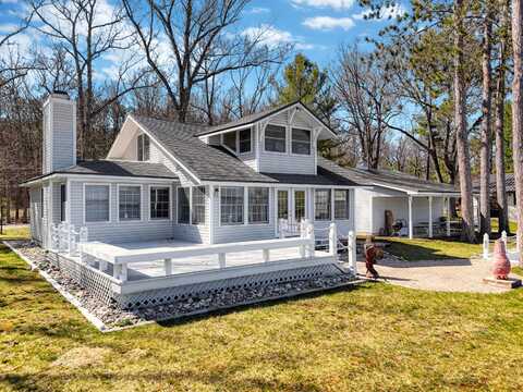 8530 W Higgins Lake Drive, Roscommon, MI 48653