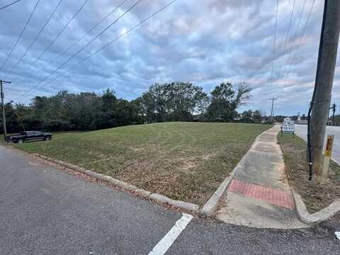 401-421 Hanchey St, Troy, AL 36081
