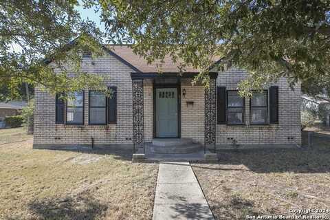 611 N JOHNSON, Karnes City, TX 78118