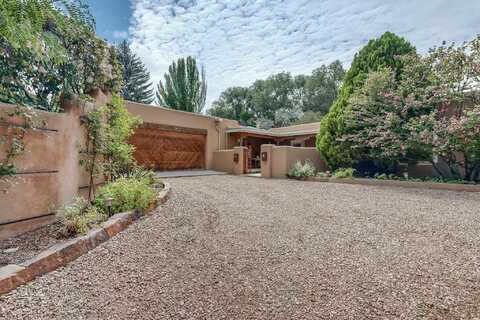 463 Camino Manzano, Santa Fe, NM 87501