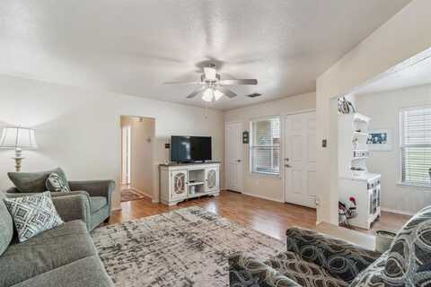 836 Village Point Lane, Fort Worth, TX 76108