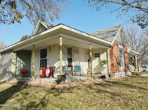 301 Ballard Street, Carl Junction, MO 64834