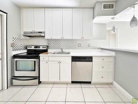 4061 N Dixie Hwy, Oakland Park, FL 33334