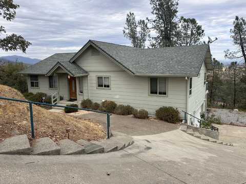 15962 Highland Court, Redding, CA 96001